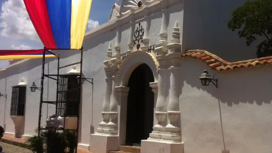 Casa De Las Ventanas De Hierro