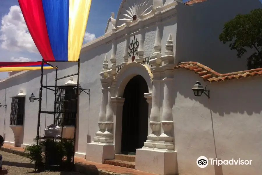 Casa De Las Ventanas De Hierro