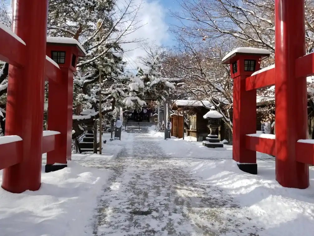Hotels near Iyahiko Shrine