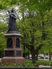 Queen Victoria Statue