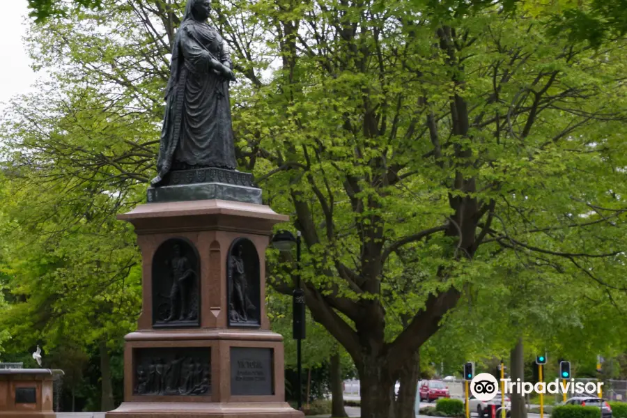 Queen Victoria Statue