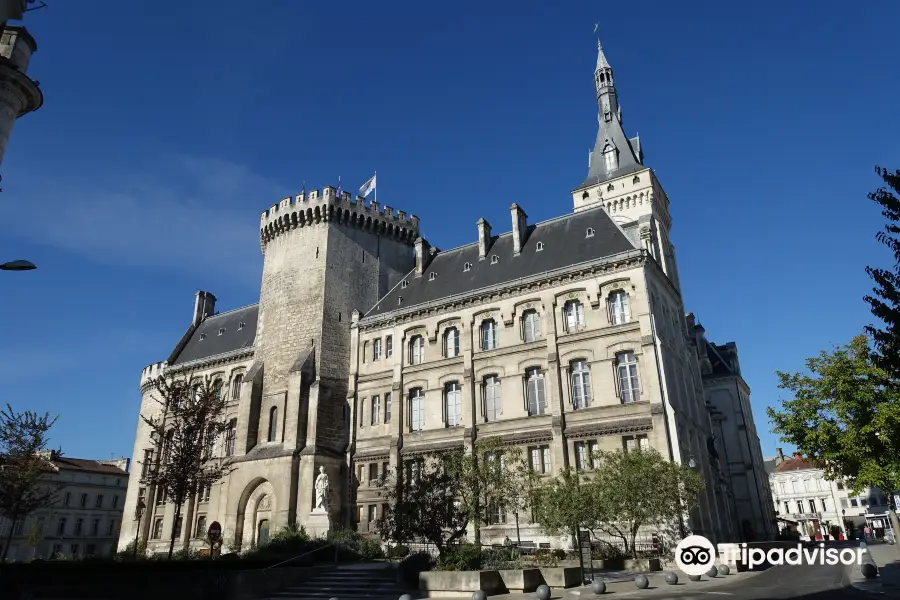 Hotel de Ville d’Angouleme / le Chateau Comtal