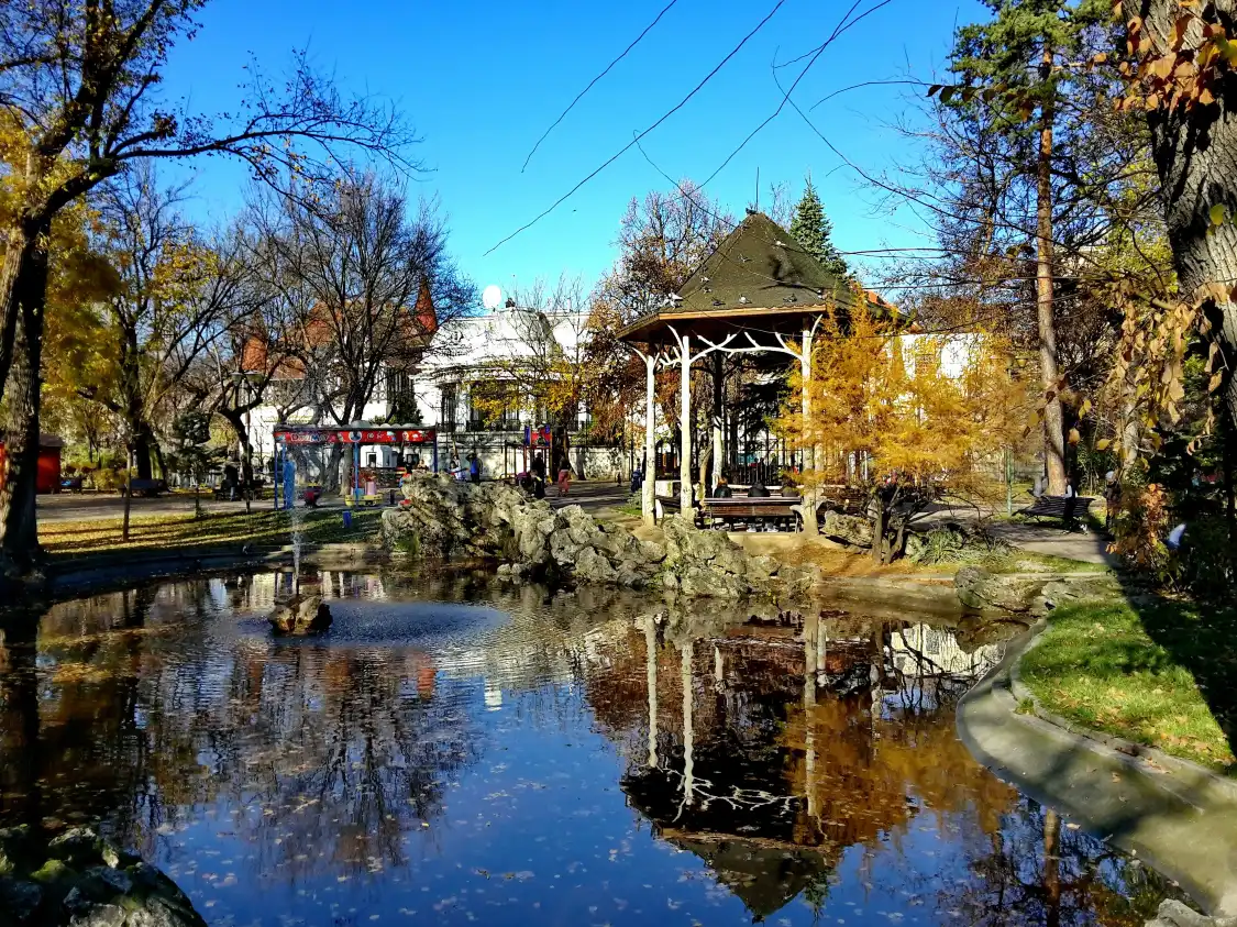 Hotels near IOANID Park