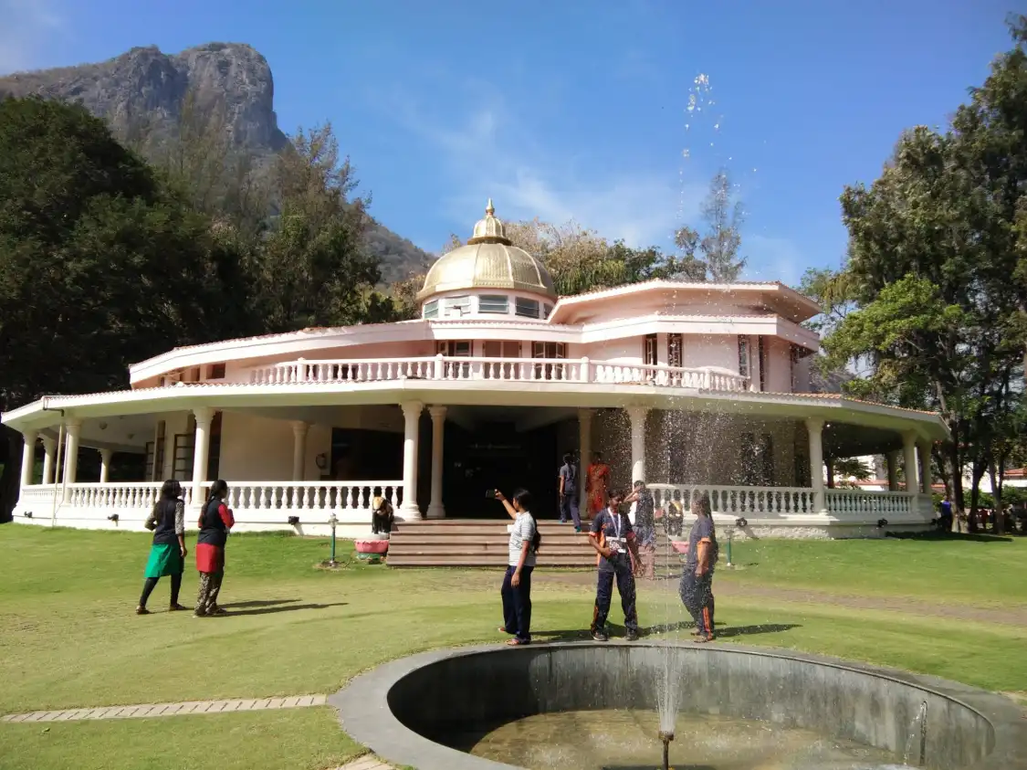 Hotels near Arivu Thirukoil