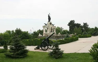 Monumentul eroilor / Monument to the heroes
