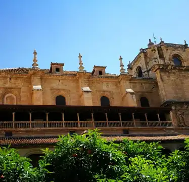 鄰近聖海羅尼莫修道院的酒店