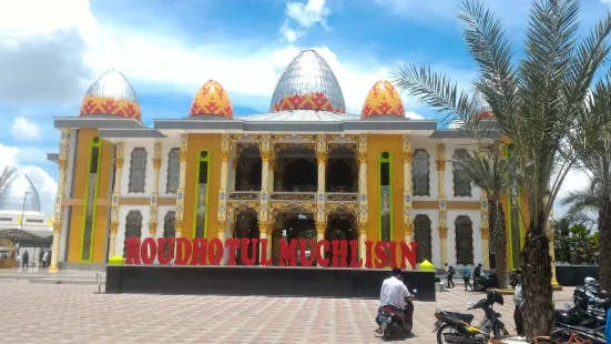 Roudhotul Muchlisin Mosque