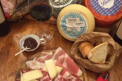 Enoteca Obsequium Wine Shop Bistrot