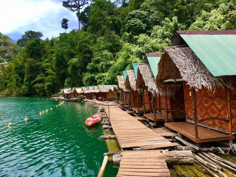 Hotels near Wat Phra Saeng