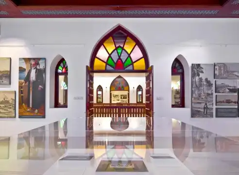 Hotels near Bait Al Zubair Museum