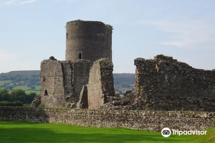 Tretower Court and Castle/ Llys a Chastell Tre-tŵr