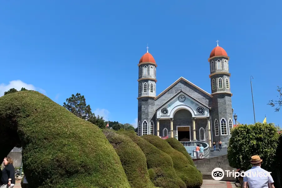 Costa Rica's Senor Scissorhands Topiary