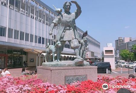 Momotaro Statue