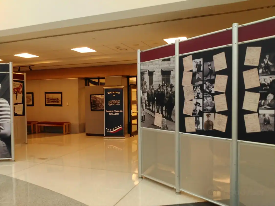 Hotels near The National Archives at Atlanta