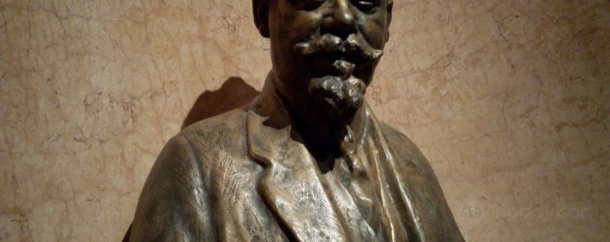 Bronze bust of Vácslav Havel