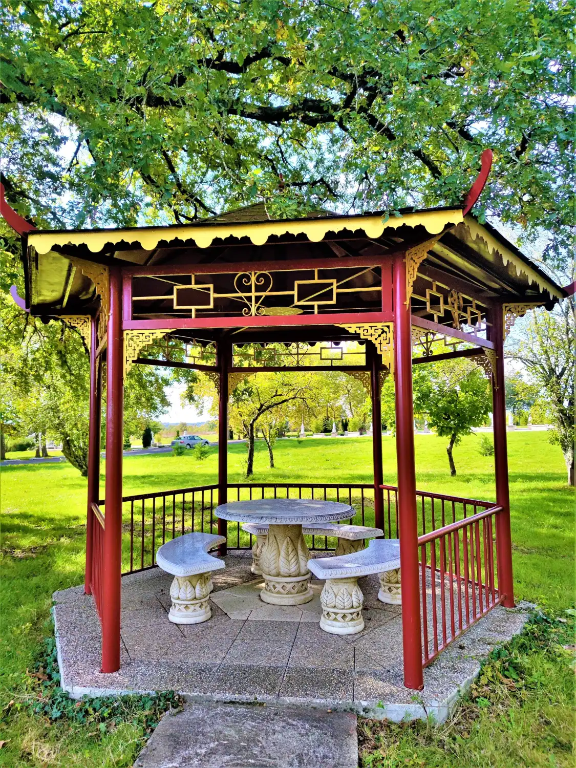 Hotels near Tung Lam Linh Son