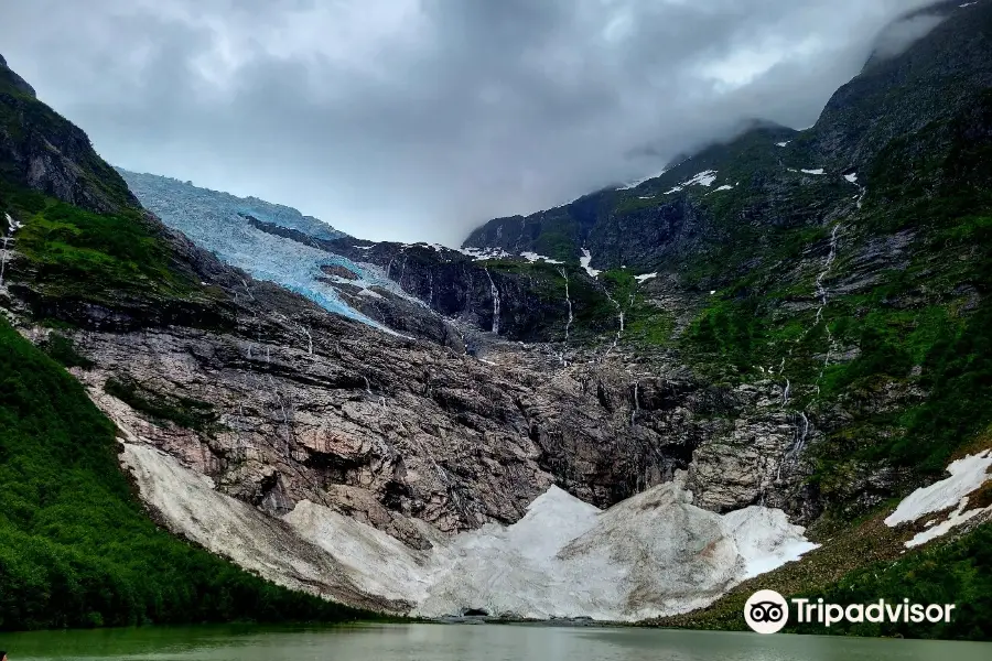 Boeyabreen Glacier