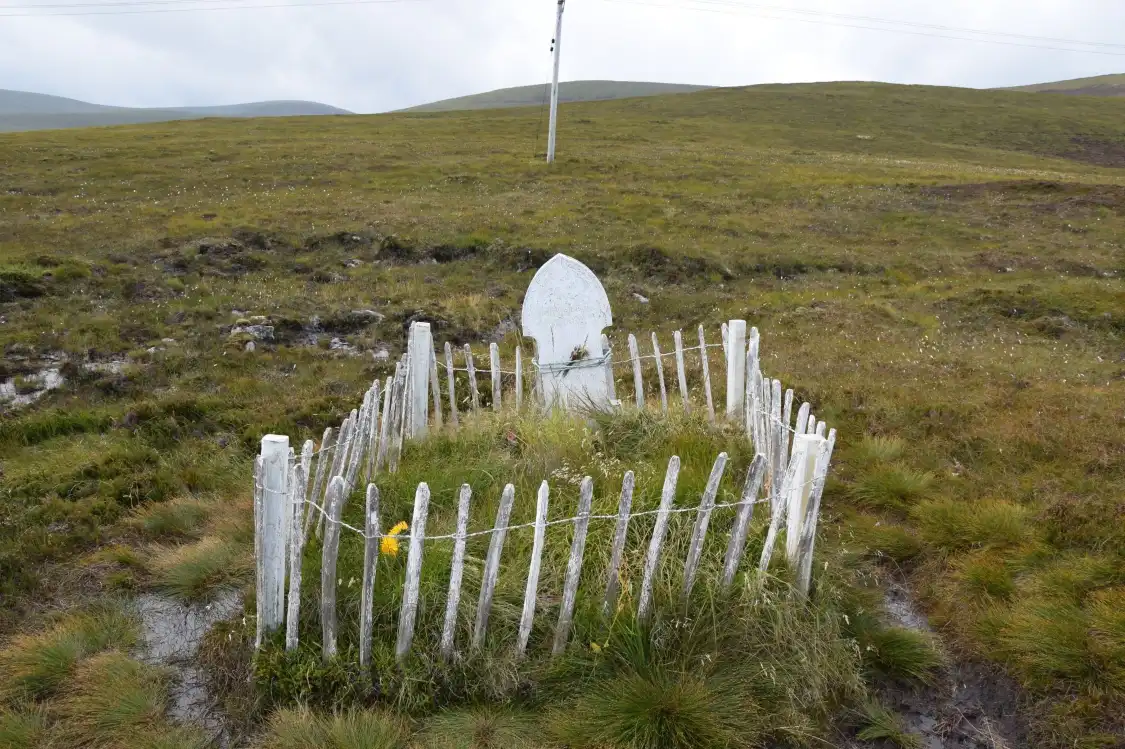 Các khách sạn gần Betty Corrigall’s Grave