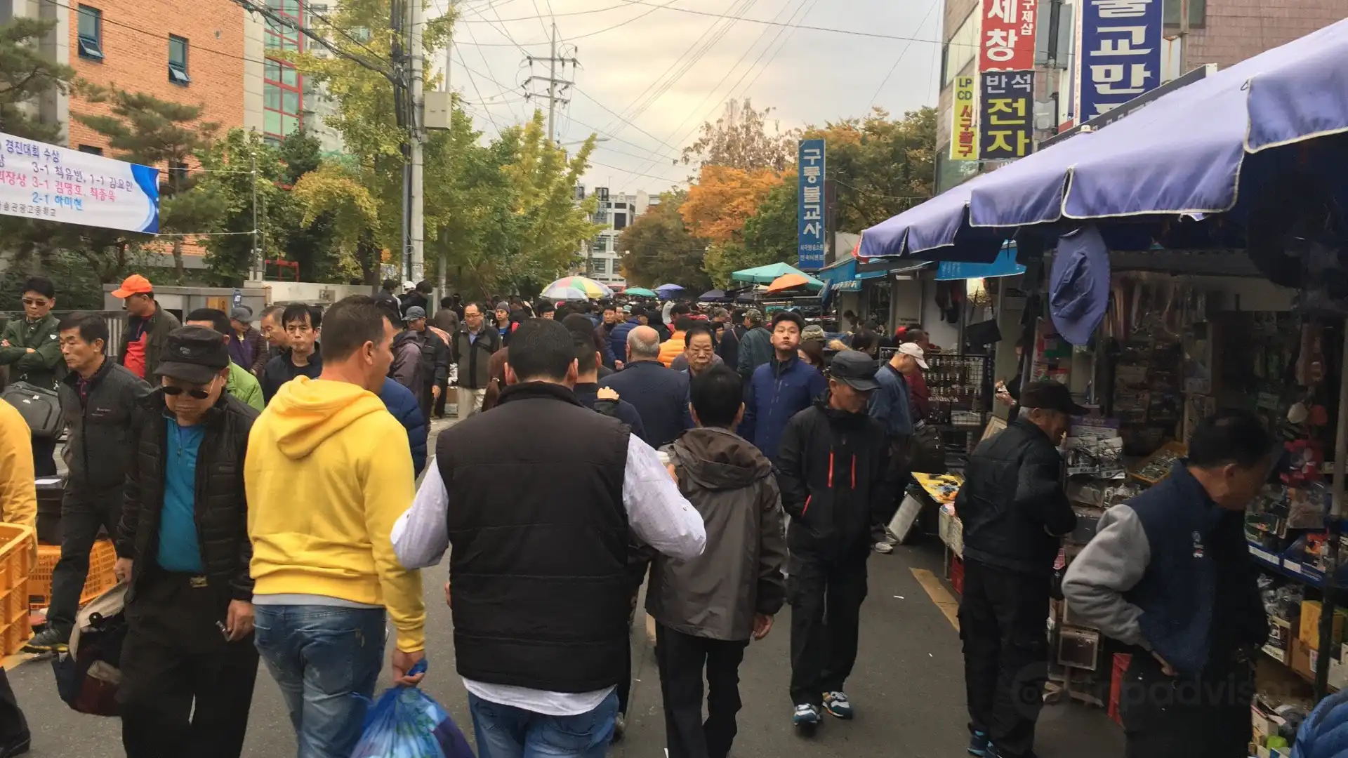 Dongmyo Flea Market附近的飯店