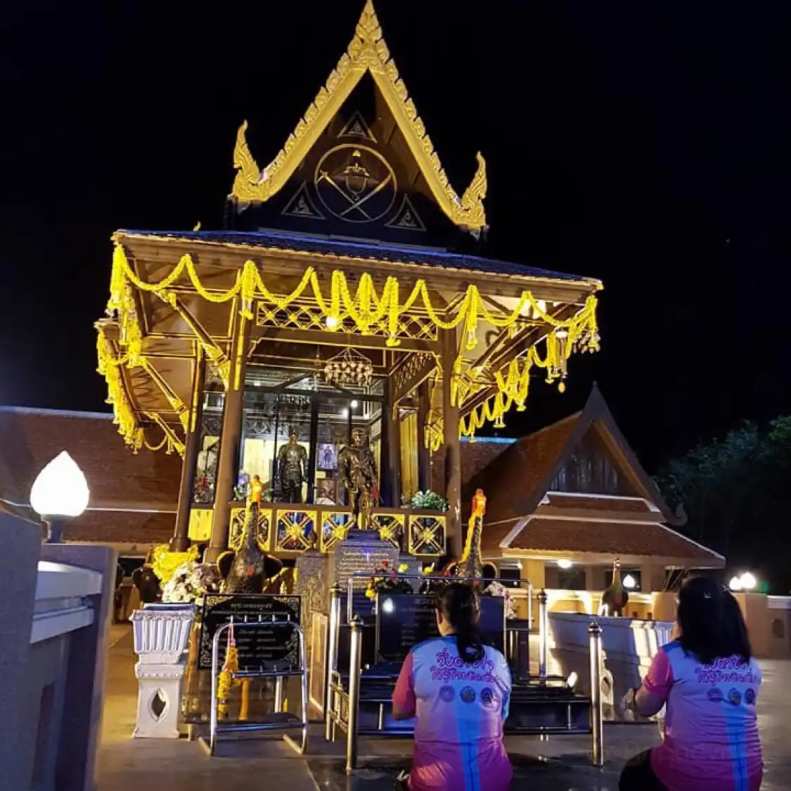 Hotels near Somdej Phra Naresuan Maharat Shrine