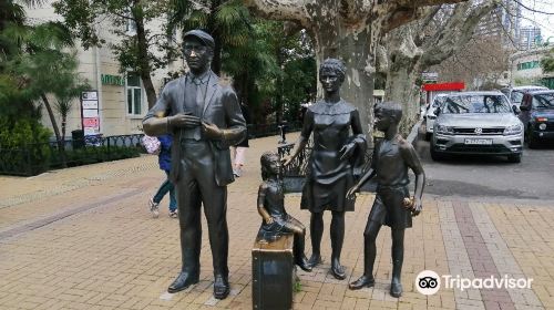 Monument to the Characters of Movie Brilliantovaya Ruka