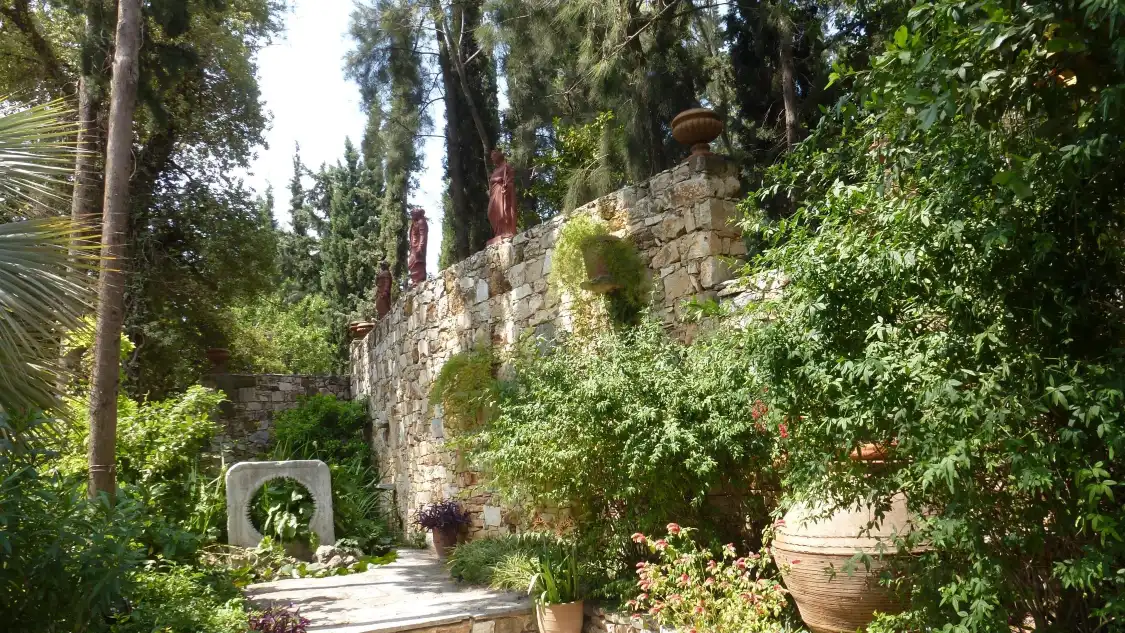 Hotels near Vorres Museum