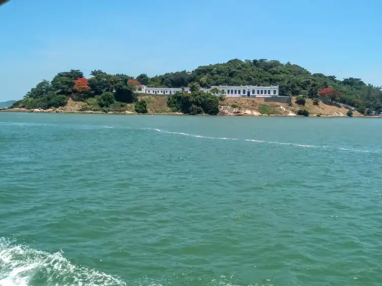 Hotels near Marshal Hermes Fort