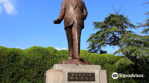 Bronze statue of Ikeda Hayato