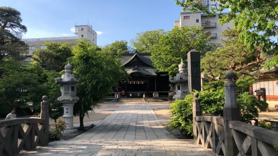 Yohashira-jinja Shrine