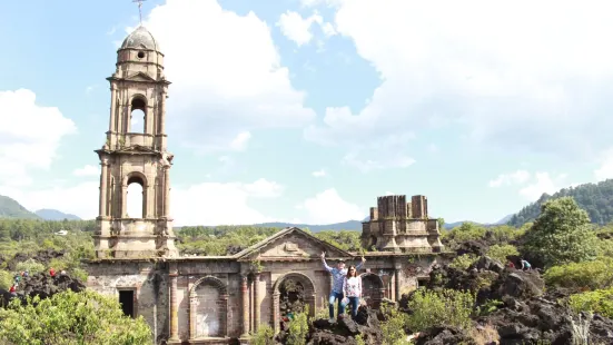 Antigua Iglesia de San Juan Parangaricutiro