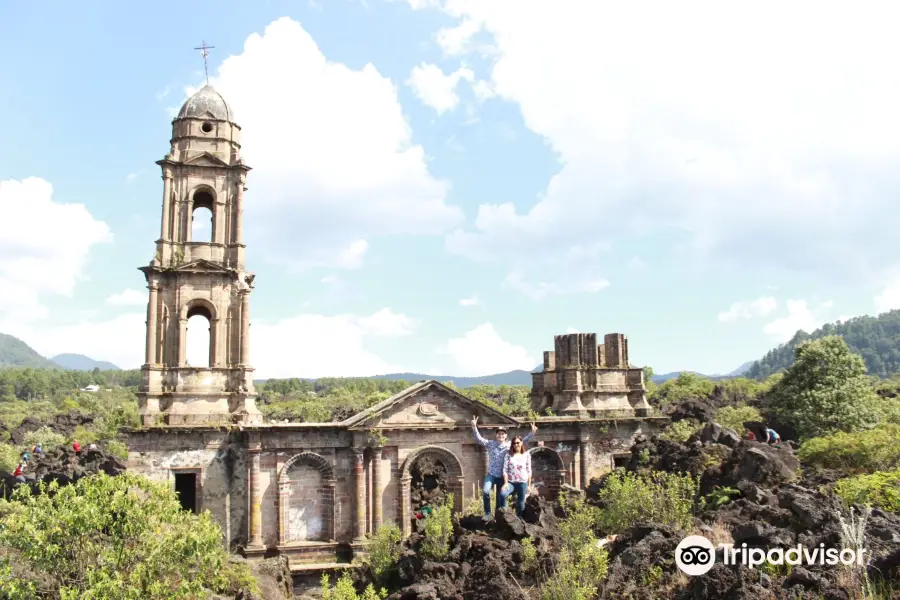 Antigua Iglesia de San Juan Parangaricutiro