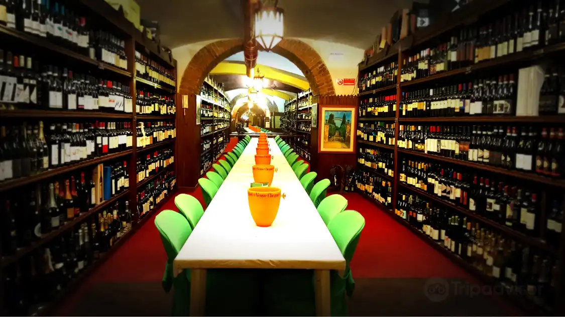 Hotels near Enoteca Costantini