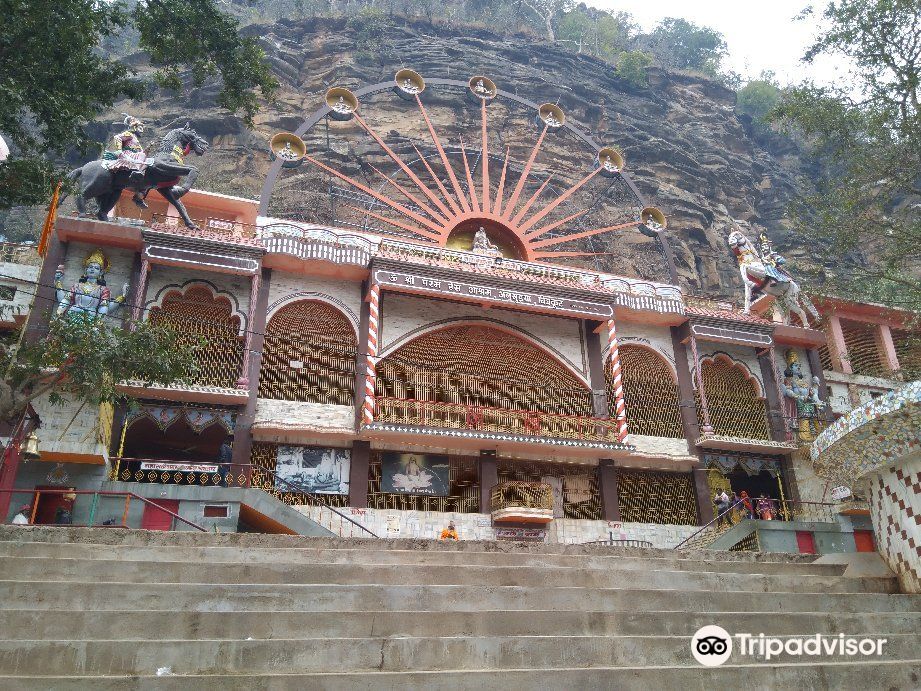 Sati Anusuiya Ashram, Temple