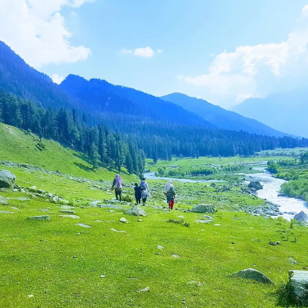 Отели рядом с достопримечательностью «оз. Сатзар»