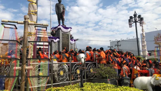 Krom Luang Prachaksinlapakhom Monument