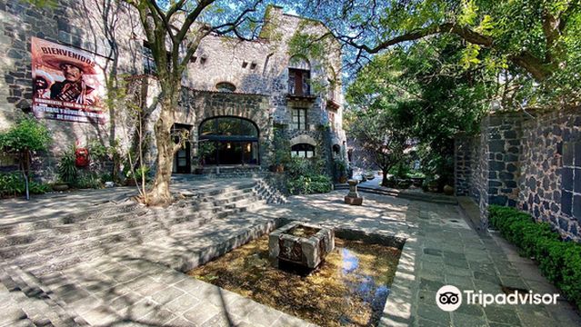 Monumental House Emilio El Indio Fernandez