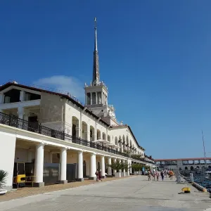 Морская набережная Центральной части Сочи