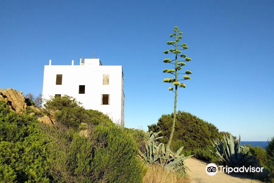 Faro di Capo Comino