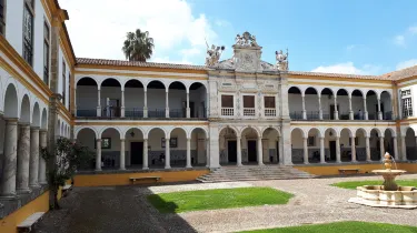 Universidad de Ébora