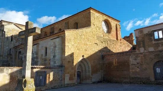 Монастырь Санта Мария де Сандоваль