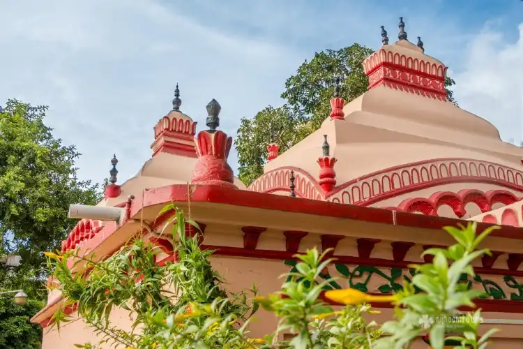 Hotels near Dhakeshwari Temple
