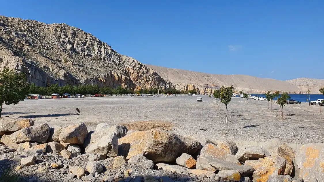 Отели рядом с достопримечательностью «Bassa public beach»