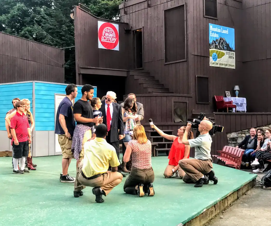 Các khách sạn gần Theater West Virginia