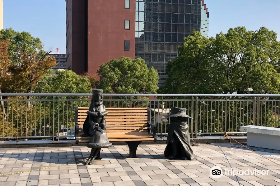 Maetel and Tetsuro Statues