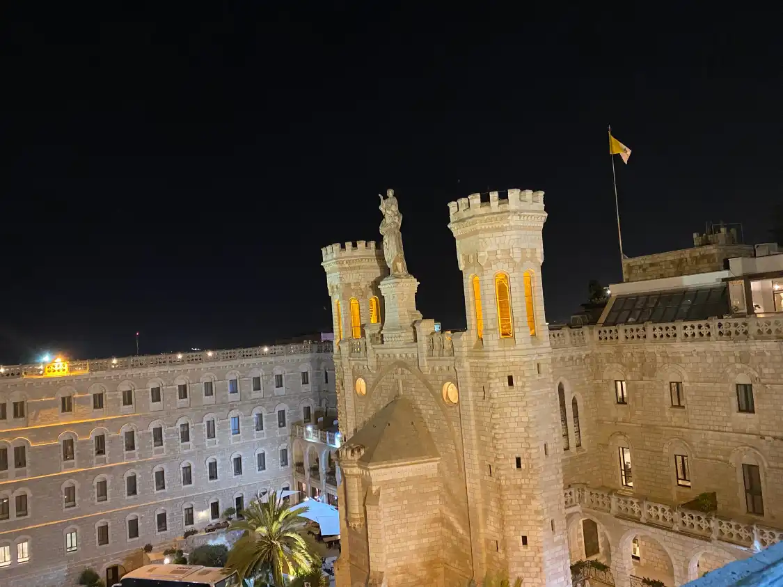 Hotel in zona Pontifical Institute Notre Dame of Jerusalem Center - The Shroud Exhibition