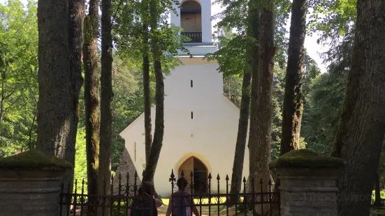 Esku Chapel and Cemetery