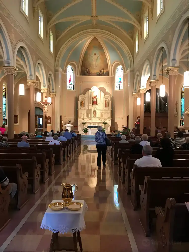 Hotel dekat St. Francis de Sales Catholic Church