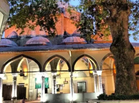 Yeni Cuma (Pertev Mehmet Paşa) Camii