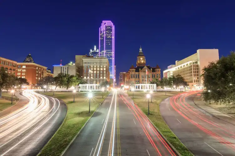 Hotel dekat Dallas County Historical Plaza