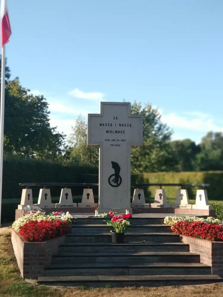 Polish War Cemetery 주변 호텔